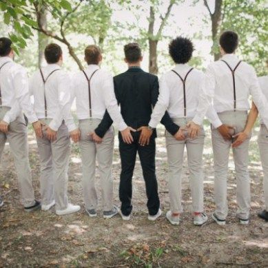 Funny Groomsmen Photos, Groomsmen Wedding Photos, Groomsmen Pictures, Wedding Group Photos, Groomsmen Poses, Funny Wedding Pictures, Bridal Parties Pictures, Wedding Photography Checklist, Wedding Portrait Poses