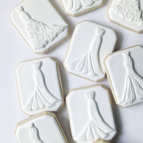 Bride Cookies, Wedding Cookies Decorated, Bridal Shower Desserts Table, Wedding Dress Cookies, Engagement Cookies, Bridal Cookies, Bridal Shower Desserts, Pastry Design, Theme Cookies