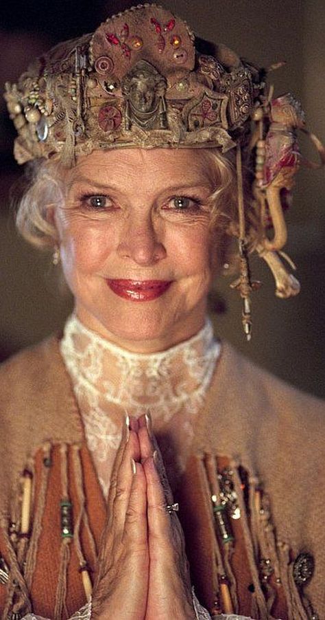 Yaya Sisterhood, Ya Ya Sisterhood, Ellen Burstyn, Actor Studio, Hippy Chic, 50 And Fabulous, Hat Ideas, Aged To Perfection, Aging Gracefully