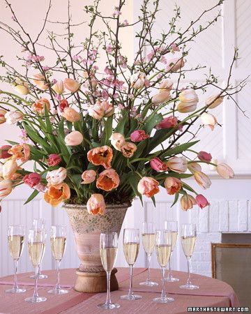 Take your guests' breath away with a floral feature that is voluminous and vibrant. Flowering quince reaches skyward while Darwin and Rembrandt tulips spill outward in a striking arc. Flowering Quince, Tulips Arrangement, Spring Centerpiece, Spring Tulips, Floral Foam, Deco Floral, Arte Floral, Floral Centerpieces, Ikebana