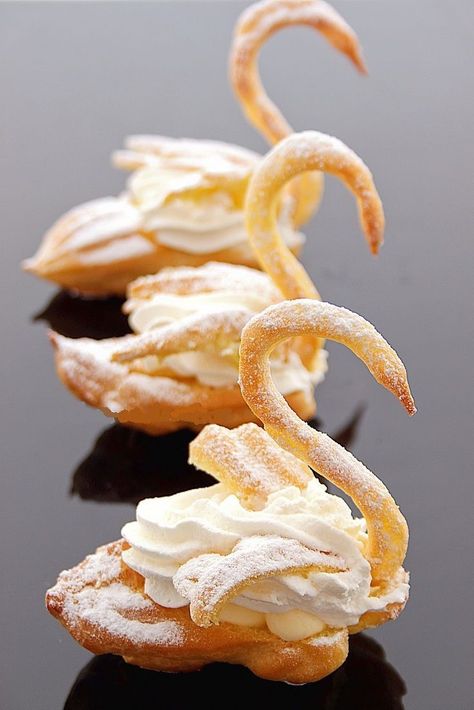 Cream Puff Swans - forgot all about these!  Made them in pastry school. Cream Puff Swans Recipe, Swan Recipe, Pastry School, Choux Pastry, Cream Puff, French Desserts, Pastry Art, Fancy Desserts, Hot Fudge