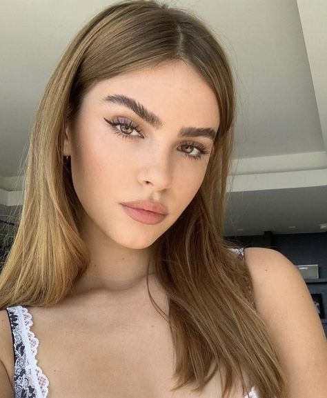 Hair Lights, Bridget Satterlee, Dark Brows, Summer Hair Color, Hair Inspo Color, Light Hair, Light Brown Hair, Girls Makeup, Aesthetic Hair