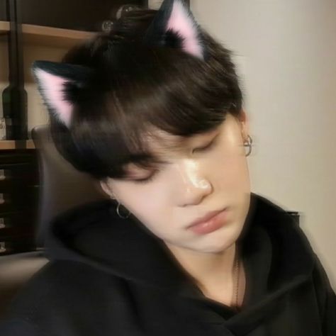 Yoongi Cat Ears, Cat Ear Wallpaper, Cat Yoongi, Yoongi Cat, Stickers Bts, Cute Bangs, Hybrid Cat, Cat Boy, Bts Birthdays