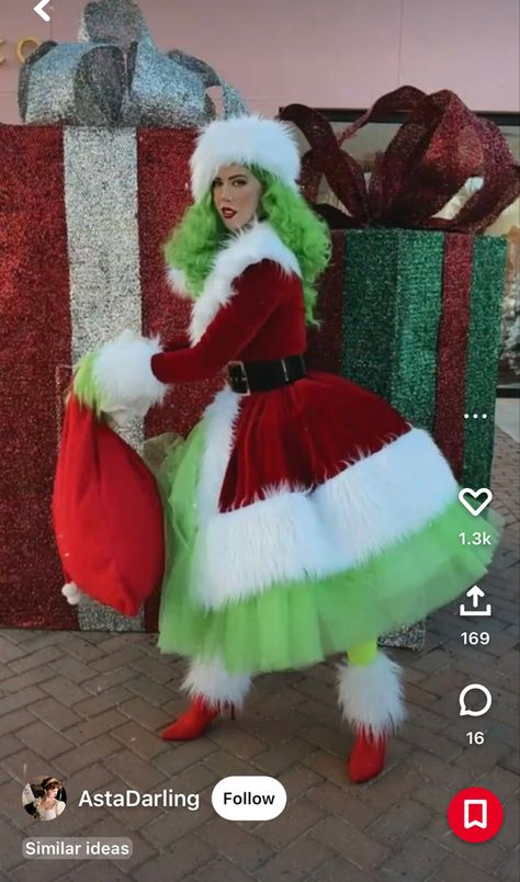 Mrs Grinch Costume, Christmas Costume Ideas Diy, Gingerbread Cubicle, Elf Musical, Noir Photoshoot, Grinch Costumes, Costume Carnaval, Office Holiday Party, Christmas Party Outfits