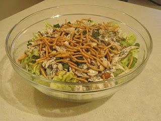 Japanese Chicken Salad ~ A friend of the family use to make this and bring it to church pot lucks, always 1 of the first dishes to be gone!! love love love this dish! Japanese Chicken Salad Recipe, Quick Easy Salad, Chicken Salad Dressing, Salad For Dinner, Japanese Chicken, Easy Salad, Joy Of Cooking, Chicken Salad Recipes, Dinner Salads