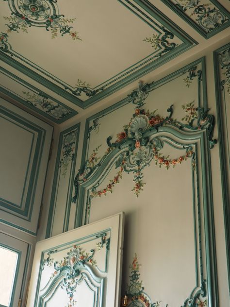 Chateau Versailles, France. Interior architecture and decoration. French Chateau Layout, Historical Collage, French Chateau Interiors, Rococo Interior Design, Studio Product Photography, Princess Story, Rococo Interior, Product Photography Styling, Chateaux Interiors