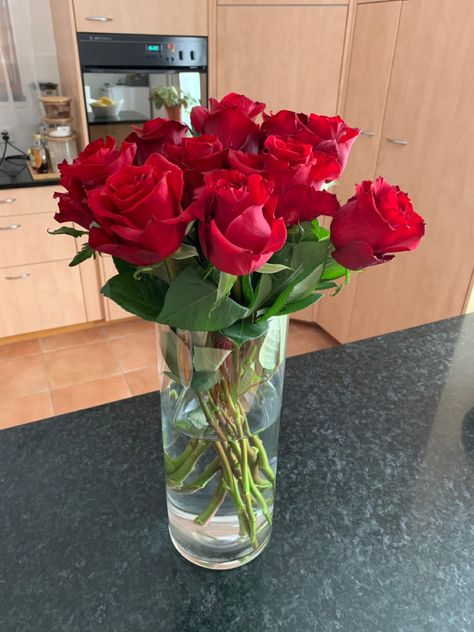 :) #rose #roses #redroses #valentines Clear Vase, Red Roses, Glass Vase, Valentines, Vase, Red, Glass, Flowers, Home Decor