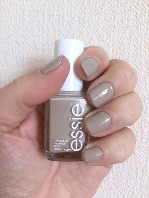 Essie Sand Tropez Swatch Essie Sand Tropez, Sand Tropez, Essie Colors, Glitter Polish, Lipstick Palette, Manicure Gel, Honest Beauty, Lip Swatches, Glossy Lips