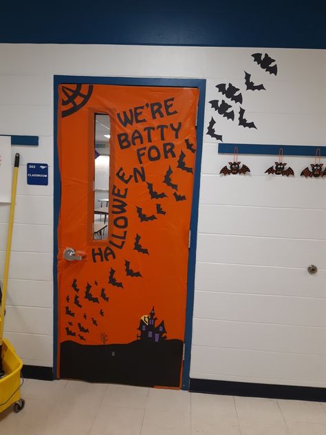 Bats Classroom, Bat Classroom Door, Halloween Decorations Bats, Diy Halloween Door Decorations, Halloween Classroom Door, Halloween Diy Door, Bat Decorations, Halloween Diy Outdoor, Infant Room