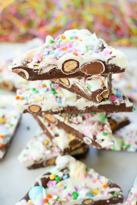 This Springtime Bunny Bark Dessert recipe is made with semi-sweet chocolate, candy, white chocolate, and colorful sprinkles for a fun and easy dessert. Bark Dessert, Bunny Bark, Easter Bunny Bark, Treat Making, Italian Easter Bread, Easter Things, Italian Easter, Peanut Candy, Chocolate Melting Wafers