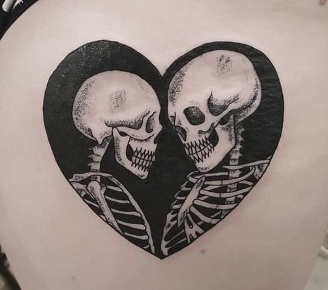 Skulls Hugging Tattoo, Heart With Skulls Inside Tattoo, Skull Tattoos Couples, Matching Skull Tattoos, Cute Skull Tattoos, Skull Heart Tattoo, Indian Feather Tattoos, Body Tattoo Design, Line Tattoo Ideas