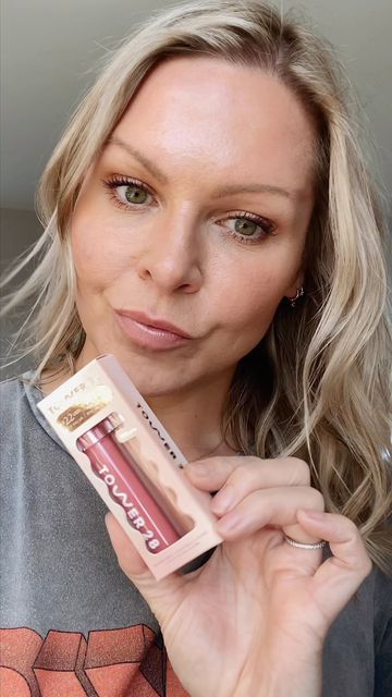 JO | Skincare & Beauty on Instagram: "Kicking my Holiday Gift Guide off today with this gorgeous Dreamy Gleamy Holiday Lip Gloss Duo from @tower28beauty 🎁 It contains the shades Coconut, a milky, rosy pink and a new limited edition shade, Dream, a clear gloss with rose gold shimmer. I love these glosses as they feel super hydrating and not sticky at all! It makes the perfect gift or stocking stuffer and you can you can get it in the Sephora Sale until Nov 7th! This and all my upcoming Holid Holiday Lip, Sephora Sale, Clear Gloss, Rosy Pink, Christmas Gift Guide, Holiday Christmas Gifts, Gold Shimmer, Gift Guides, Holiday Gift Guide