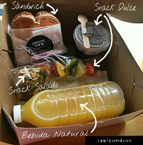 BOX LUNCH PERSONALIZADO. Así armamos nuestros Box Lunch en #TentempiéMx #BoxLunch #Healthy #Saludable todo los productos elaborador por TENTEMPIÉ•MX Lunch Catering, Picnic Box, Picnic Lunches, Box Lunch, Picnic Food, Bento Lunch, Food Presentation, Cafe Food, Food Packaging