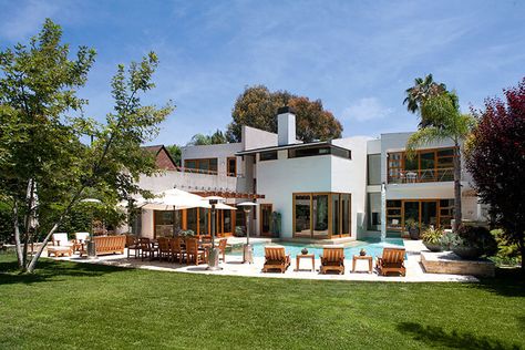 121 S Cliffwood Ave, — Richard Ehrlich Luxury Los Angeles Real Estate Los Angeles Real Estate Luxury, Brentwood Los Angeles Homes, Cast Modern Family, Home Sweet Hell, Brentwood Los Angeles, Top Series, Phil Dunphy, Modern Family House, Classy Living Room