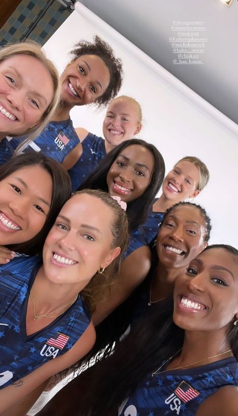 USA national team Usa Volleyball Team, Usa National Team, Volleyball Photography, Usa Volleyball, Women's Volleyball, Women Volleyball, 2025 Vision, Volleyball Team, Team Usa