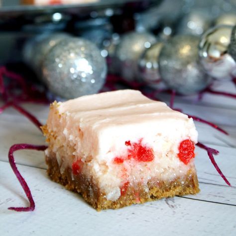 Christmas Baking Squares, Dessert Squares, Dessert Bar Recipe, Pot Luck, Cherry Recipes, Cake Bars, 12 December, Christmas Cooking, Cookies Recipes Christmas