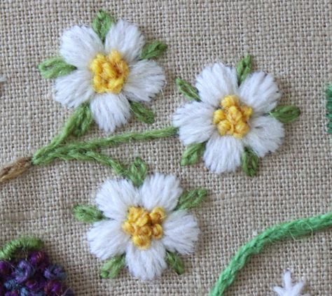 White flowers with lots of dimension and texture.  Really noticeable on the tan fabric.  The Floss Box: Little White Flowers Creative Stitches, Little White Flowers, Áo Blu, Hand Embroidery Tutorial, Embroidery Stitches Tutorial, Pola Sulam, Learn Embroidery, Needlework Embroidery, Embroidery Flowers Pattern