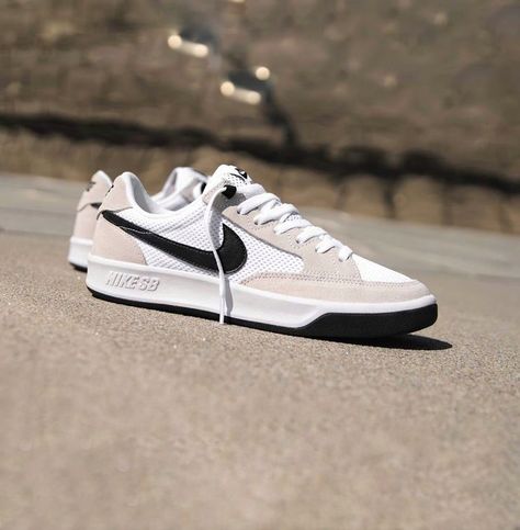 Trendy Shoes Sneakers Men, Puma Shoes For Men, Nike Sb Adversary, Nike Sb Shoes, Nike Shoes Women Fashion, Nike Casual, Urban Shoes, Trendy Shoes Sneakers, Dr Shoes