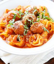 Meatball Tortellini, Italian Meatball, Tortellini Recipes, One Pot Dinners, Easy Family Dinners, 4 Ingredient, Italian Dishes, Family Friendly Meals, Tortellini