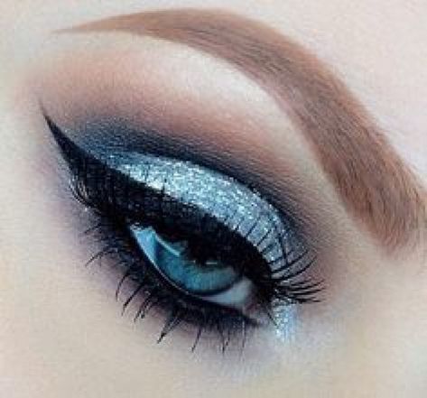 frostylightbluelips - Szukaj w Google #lightmakeup #light #makeup #for #quinceanera Makeup Ideas Quinceanera, Cinderella Makeup, Prom Eyes, Quinceanera Makeup, Blue Eyeshadow Looks, Blue Makeup Looks, Glitter Makeup Looks, Prom Eye Makeup, Blue Lips