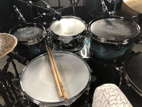 Aesthetic Drum Set, Drummers Aesthetic, Drum Aesthetics, Drumming Aesthetic, Drummer Aesthetics, Cool Drums, Drums Aesthetic, Mapex Drums, Drums Studio