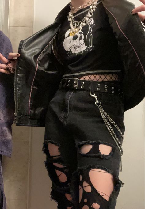 Masc Alt Outfits For Women, Fem Boy Aesthetic Outfits, Goth Femboy Outfits, Casual Alternative Outfits, Grunge Punk Aesthetic, Nu Goth Fashion, Nu Goth, Alt Outfits, Dark Outfits