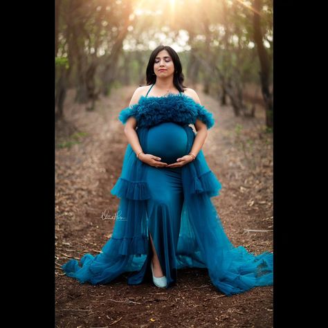 Beautiful Outdoor Maternity Photoshoot in Pune @vaishaliharip photography❤️ #motherhood #momtobe #maternityphotoshoot #maternityshootideas #punematernityphotoshoot #peacock #peacocktheme #maternityphotoshootinpune #creativematernityshoot #femalephotographer #bumpahead #babybump #punephotographer #maternityphotographer #bestmaternityphotographer #babyphotographer #pregnancyphotoshoot #punematernityshoot #punematernityphotographer #vaishaliharipphotography #nikonindiaofficial #nikonz6ii #god... Outdoor Maternity Photoshoot, Bump Ahead, Maternity Photoshoot Outfits, Peacock Theme, Maternity Photoshoot, Female Photographers, Photoshoot Outfits, Photographing Babies, Maternity Photographer