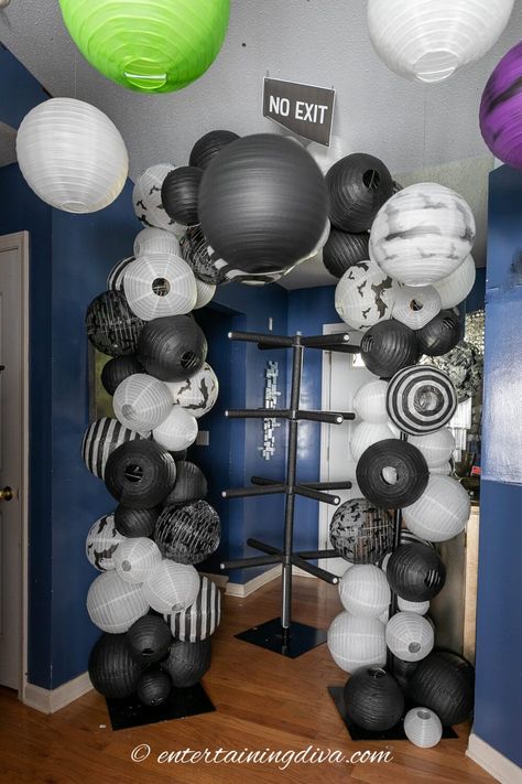 How To Make A DIY Beetlejuice Turnstile | Beetlejuice Party Tim Burton Themed Party, Beetlejuice Waiting Room, Diy Beetlejuice, Tim Burton Party, Beetlejuice Party, Beetlejuice Wedding, Beetlejuice Costume, Black And White Paper, White Paper Lanterns