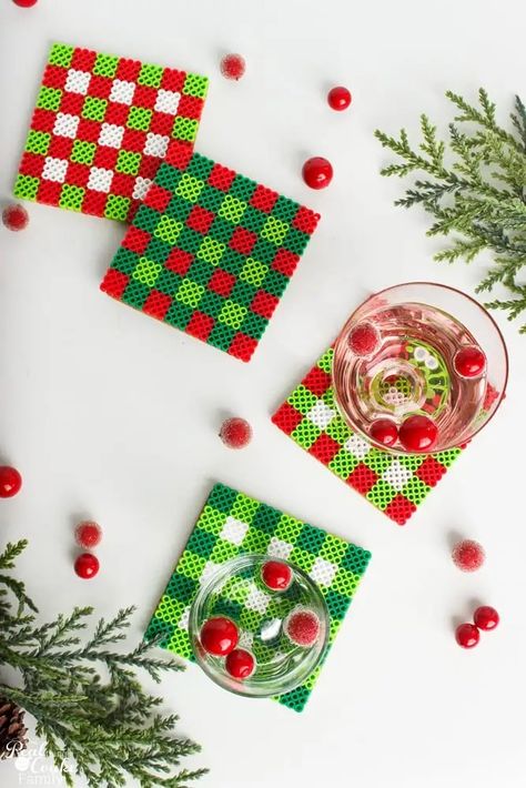 Perler Ornaments, Christmas Perler Bead Patterns, Christmas Perler Beads, Easy Perler Bead Patterns, Pearl Beads Pattern, Easy Perler Beads Ideas, 3d Perler Bead, Fuse Bead Patterns, Art Perle