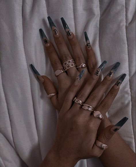 Aesthetic Gel Nails, Gel Nails Black, Hands With Rings, Black Acrylic Nail Designs, Rose Gold Aesthetic, Black Acrylic Nails, Stripped Nails, Gray Nails, Gold Aesthetic