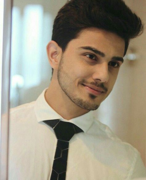 Decent Haircut For Men, Sunny Chopra, Decent Hairstyle, Classic Mens Haircut, Men Selfie, Indian Male Model, Swag Boys, Swag Men