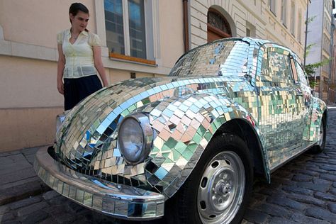 Mirrored VW. Wow!! Kids Punch, Bug Car, Beetle Bug, Weird Cars, Vintage Vw, Vw Bug, Vw Camper, Ice Queen, Vw Beetle