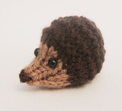 Harry Hedgehog - Mini Hedgehog Knitting Pattern Hedgehog Pattern, Miniature Knitting, Knitted Toys Free Patterns, Animal Knitting Patterns, Knitting Patterns Toys, Baby Knitting Patterns Free, Christmas Knitting Patterns, Crochet Decoration, Yarn Tail