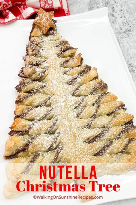 Cute Christmas Brunch Ideas, Puff Pastry And Nutella Christmas Tree, Christmas Brunch Sweets, Cookies With Puff Pastry, Christmas Nutella Tree, Nutella Xmas Tree Puff Pastry, Christmas Tree Pastry Nutella, Christmas Tree Deserts, Christmas Breakfast Desserts