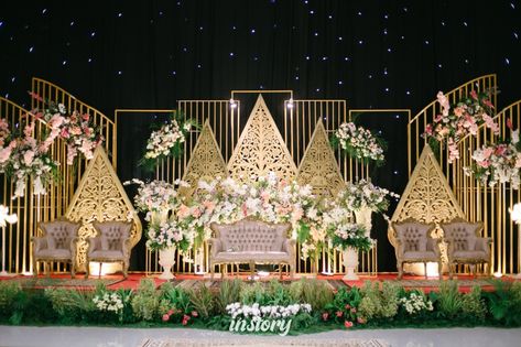 Pelaminan Jawa Modern, Dekor Pelaminan Modern, Javanese Wedding Decoration, Pelaminan Jawa, Wedding Ballroom Decor, Dekor Pelaminan, Wedding Jawa, Weding Decoration, Dekorasi Wedding