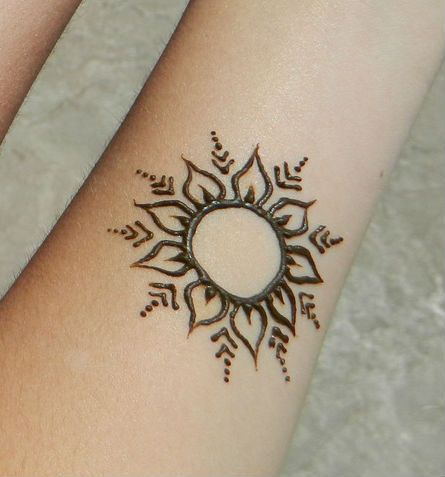 Design Tatuaje, Henna Tattoo Design, Henne Tattoo, Cute Henna, Tato Henna, Henna Tattoo Hand, Finger Henna, Simple Henna Tattoo, Henna Body Art