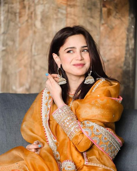 Aima Baig, Hassan Ali, Simple Girl Outfits, Hussain Rehar, Sisters Photoshoot Poses, Couple Pics For Dp, Bridal Dresses Pakistan, Womens Trendy Dresses