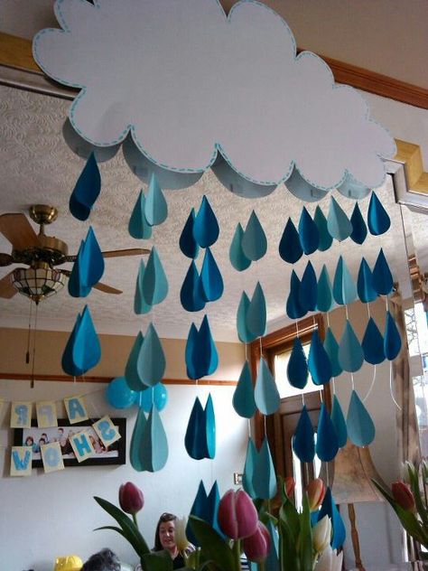 April showers. Made from colour card, fishing wire and glue. So easy Winter Classroom Decorations, Preschool Decor, Preschool Classroom Decor, Winter Classroom, Anna White Diy, Class Decoration, Anna White, Paper Towel Roll Crafts, Art N Craft