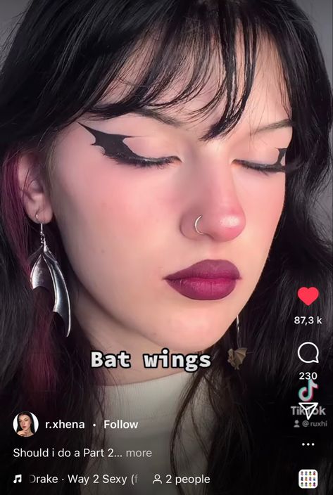 Bat Wing Makeup, Bat Wing Eyeliner, Bat Makeup, Wing Eyeliner, Eyeliner Designs, Kawaii Makeup, Alternative Makeup, Bird Wings, Heart With Wings