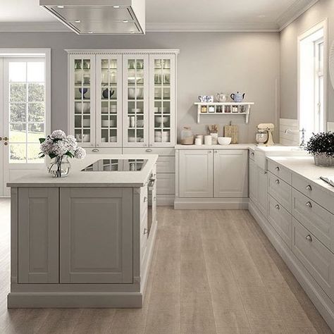 Hampton Kitchen, Kitchen Galley, Hamptons Interior, Storage Hutch, Dreamy Kitchens, White Worktop, Island Hood, Front Kitchen, Classic Coastal