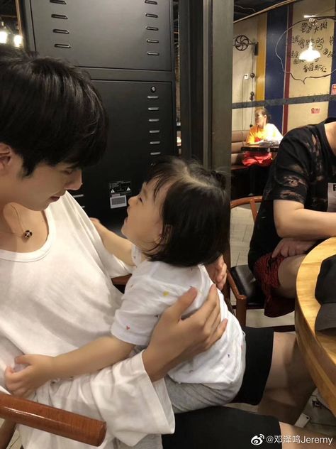 Couple With Baby, Ulzzang Kids, Cute Asian Babies, Dream Family, Asian Kids, Dad Baby, Asian Babies, Cute Asian Guys, Ulzzang Couple