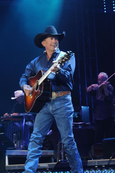 George Strait Pictures 2024, George Strait Wallpaper, Gorge Strait, George Strait Concert, Wallpaper Iphone Aesthetic, Itunes Card, Country Musicians, Drawing Tattoo, King And Country