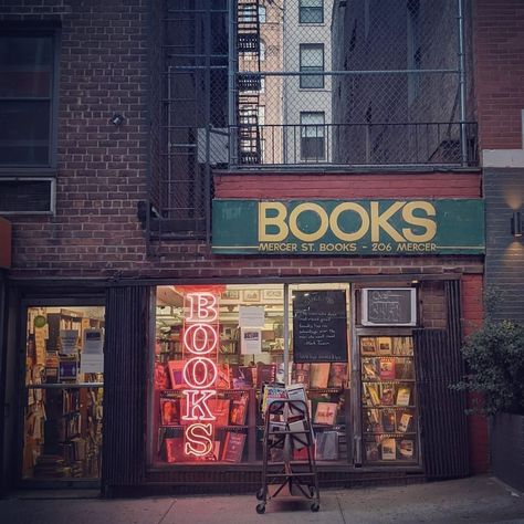 New York Hipster, Harvard Aesthetic, Nyc Background, City Aesthetics, New York Vibes, Book Stores, Tea Store, Spotify Covers, Shop Fronts