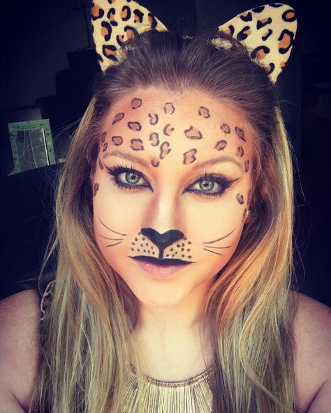 Halloween makeup leopard Face Painting Leopard, Simple Tiger Makeup, Leopard Face Makeup, Leopard Face Paint, Lion Costumes, Cheetah Birthday Party, Tiger Makeup, Cat And Dog Drawing, Leopard Makeup