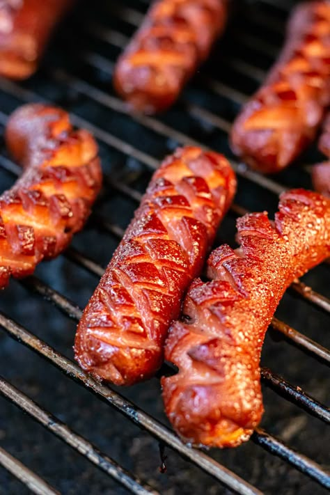 Smoker Hot Dogs, Smoked Food Ideas Fun, Smoked Baked Goods, Smoked Hot Dogs Pellet Grill, Smoked Hotdogs, Smoked Bologna Recipes, Smoked Meats Ideas, Smoked Recipes Smokers, Smoked Food Ideas