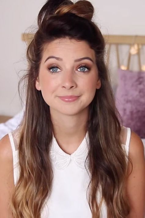 Zoella Hairstyles, Zoella Makeup, Balage Hair, Zoella Hair, Peekaboo Highlights, Zoe Sugg, Brown Ombre Hair, Beauty Vlogger, Zoella