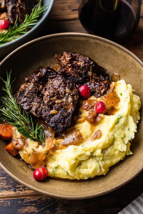 Cranberry Braised Short Ribs | So Much Food Best Bolognese Sauce, Braising Recipes, Braised Pork Shoulder, So Much Food, Leafy Salad, Beef Bourguignon, Braised Short Ribs, Braised Pork, Braised Beef