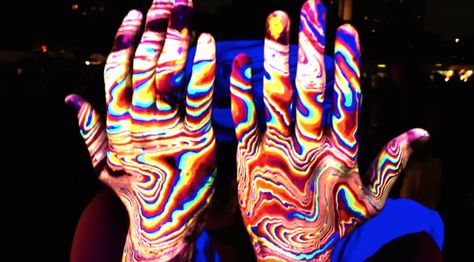 Body Marbling: Turn Your Body Into A Psychedelic Piece of Art- Normally the paint stays on the skin for approximately 8-10 hours. This depends of course on how you treat your skin. Body Marbling, Face Painting Easy, Diy Marble, Spirit Science, Face Painting Designs, King Art, How To Make Paint, Painting Lessons, Trippy Art