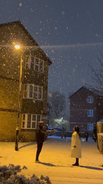 Dancing Couple Aesthetic, Snowman Dance, Slow Dancing Aesthetic, Snowman Sia, Slow Love Songs, Snowman Songs, Video Romance, Romantic Dance, You Are My Home