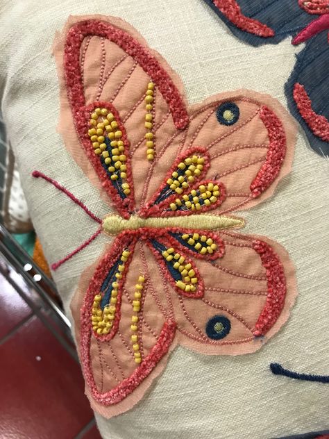 Scrap Fabric Butterfly, Tweed Scraps, Applique Butterflies, Diy Crafts Butterfly, Patchwork Butterfly, Butterfly Patchwork, Sulam Manik, Butterfly Applique, Denim Crafts Diy